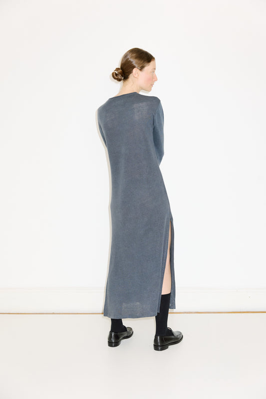 Silvina. Long-sleeved dress, lateral slits